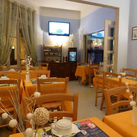 Отель Trianon 2*